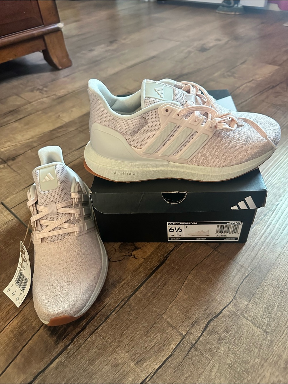 NIB Adidas Women’s Light Pink Ultradream DNA Athletic Sneakers Sz. 6.5